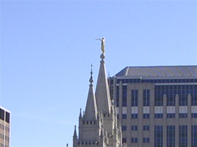 angel-moroni-atop-salt-lake-temple