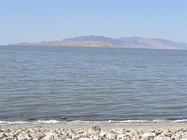 shoreline-of-great-salt-lake